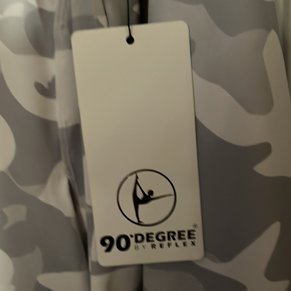 NWT women’s white camo jacket - Picture 5 of 5